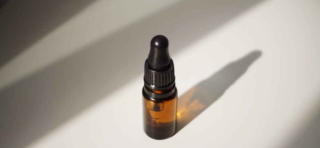 Amber glass dropper bottle with shadow